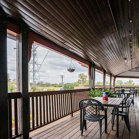 Commercial Hotel Clermont Kültér fotó